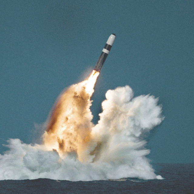 Test launch of a Trident II missile by a Vanguard-class submarine. Photo: unknown author.
